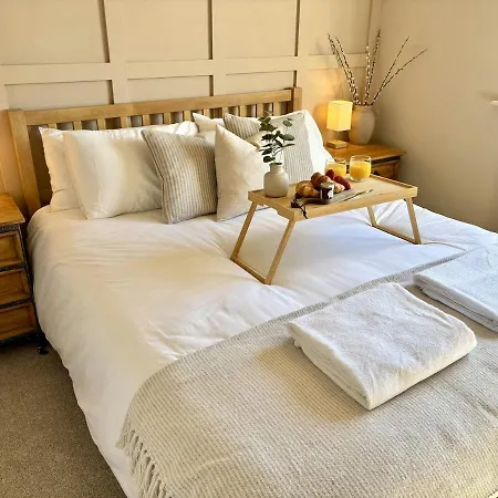 펜션 Newly Renovated House In